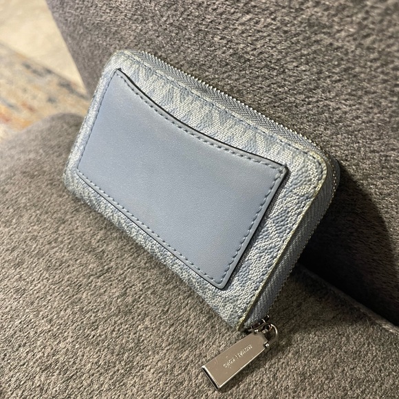 MICHAEL Michael Kors Small Logo Wallet - Picture 5 of 5